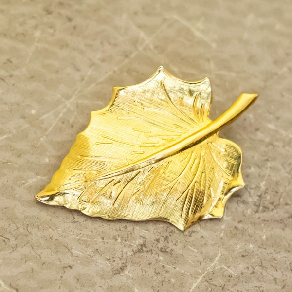 Vintage Gold Tone Minimalist Elven Leaf Brooch - I32