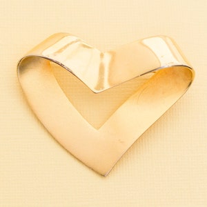 Vintage Mid Century Gold Tone Brooch i5