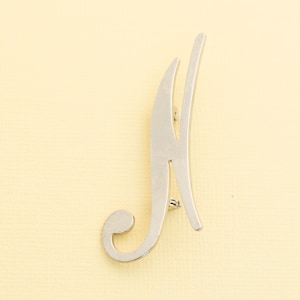 Vintage Silver Tone Cursive Letter N Brooch i4