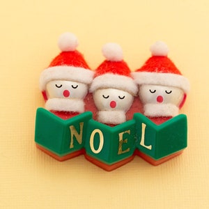 Vintage Christmas Snowman Caroling Plastic Brooch by Avon i17