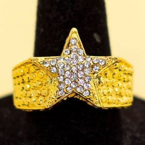Vintage Golden Star Size 8 Ring i25