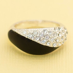 Vintage Silver Tone Rhinestone Ring Size 7 by Avon i15