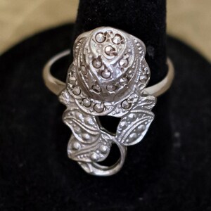 Size 8, Vintage Art Nouveau Romantic Floral Silver Tone Adjustable Ring - I31
