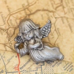 Vintage Silberfarbener Amor Engelchen Pin i30