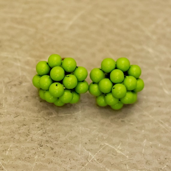Vintage Neon Green Beads Screwback Earrings - I32 - image 1