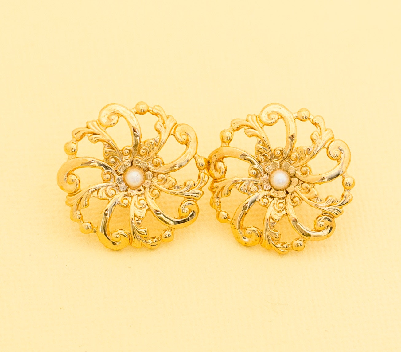 Vintage Gold Tone Thin Stud Earrings by Avon I16 - Etsy