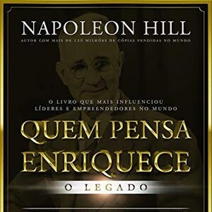 Op de afbeelding: Een gouden boekomslag met de titel "Quem Pensa Enriquece: O Legado" van Napoleon Hill. De boekomslag toont een portret van Napoleon Hill en de tekst "Edicao Atualizada e Comentada pela Fundacao Napoleon Hill para o Seculo XXI".