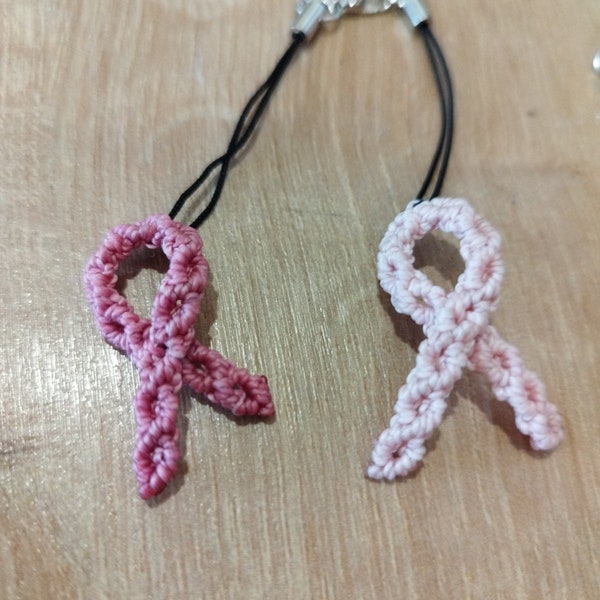Porte clé macramé lutte contre le cancer du sein octobre rose
