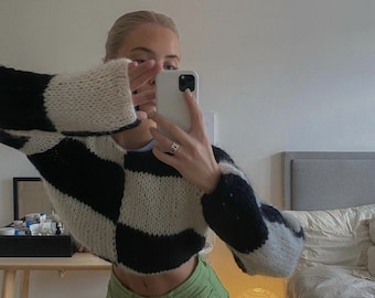 Black and White Checkered Knit Cropped Long Sleeve Sweater