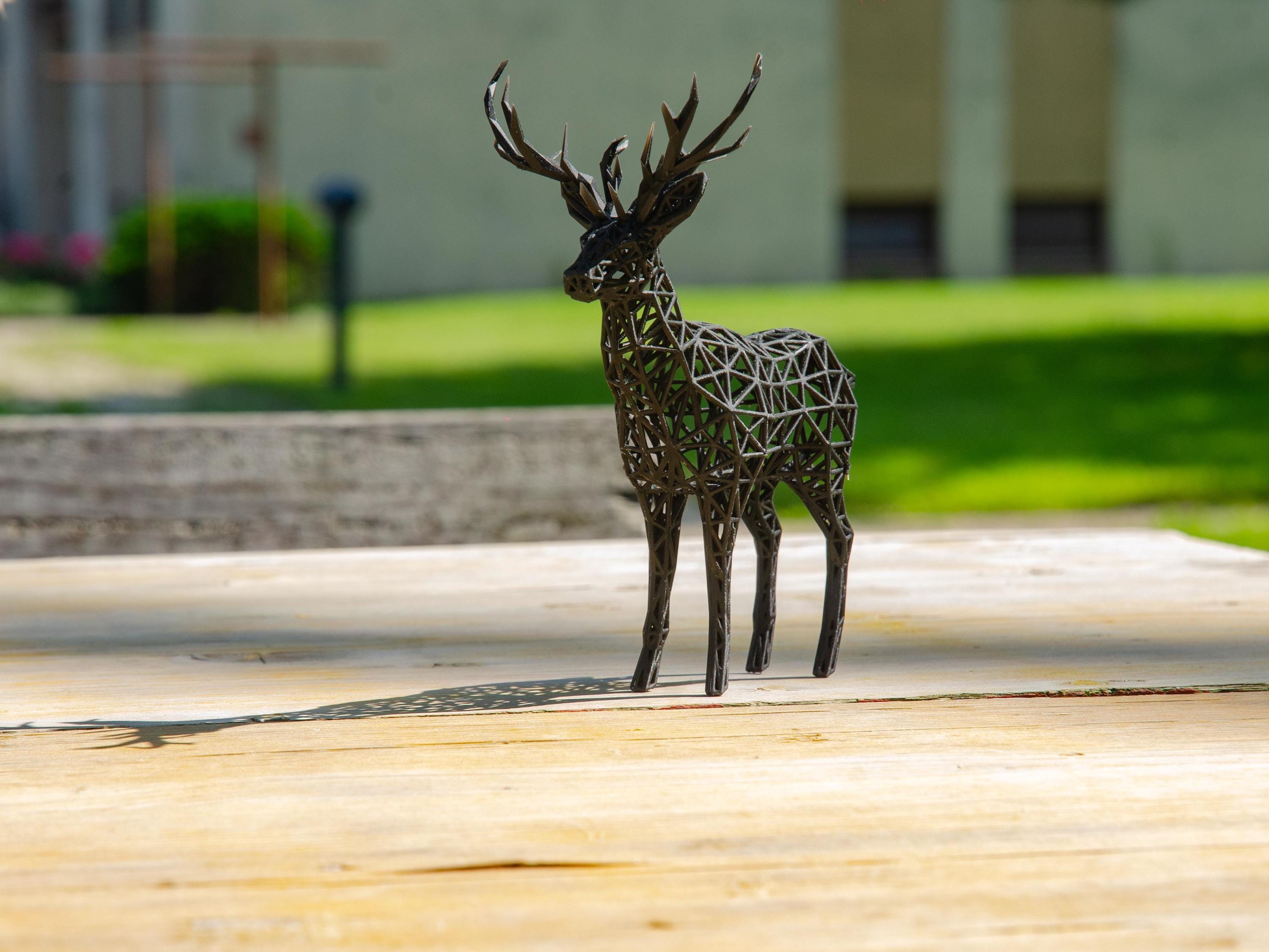 Modern Wire Deer Sculpture | Minimalistic Wildlife Art for Living Space | Antlered Symbolism | Perfect Decor Gift for Hunters' Rooms