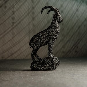 Geometric Ibex Sculpture | Black Alpine Wireframe Decor from Tyrol | Mountain Lover and Capricorn Gift bild 7