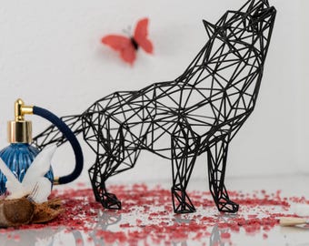 Wolf Sculpture in Black Resin – Geometric Wireframe Decor
