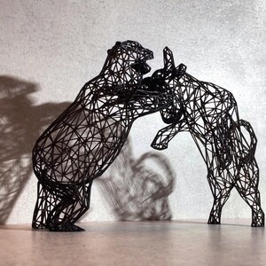 Bull and Bear Statue | Black Wireframe Stock Market Sculpture | Investor, Trader and Office Gift Made in Austria imagem 5