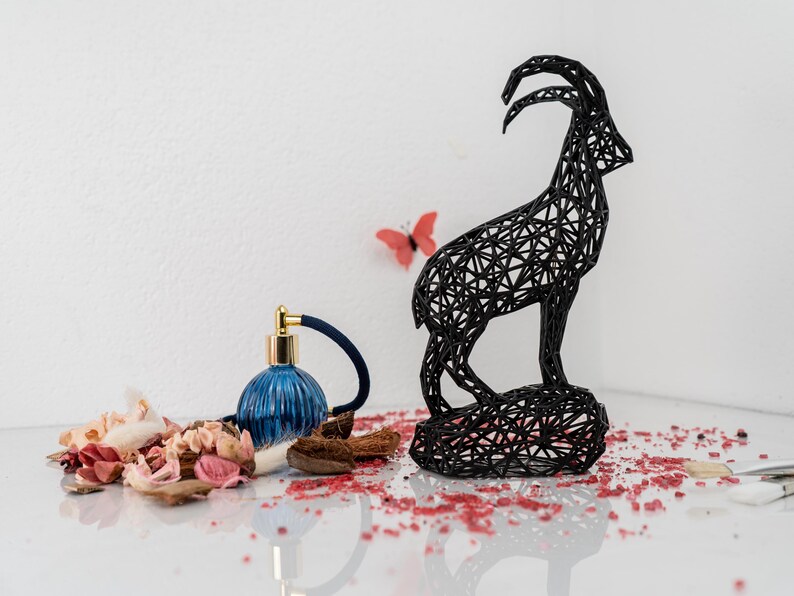 Geometric Ibex Sculpture | Black Alpine Wireframe Decor from Tyrol | Mountain Lover and Capricorn Gift bild 5