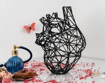 Geometric Heart Sculpture – Minimalist 3D Resin Wireframe Art for Modern Home & Office