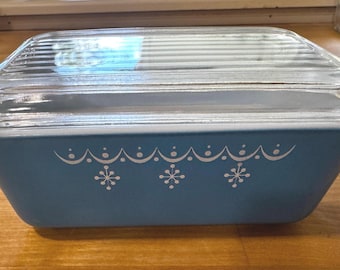 Vintage Pyrex Snowflake Garland refrigerator dish