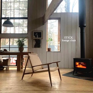 Handgefertigter STICK Loungesessel. Sitzfläche aus dänischem Papierkordel, Gestell aus massiver Eiche. Sessel im Midcentury-Stil. Skandinavisches Design