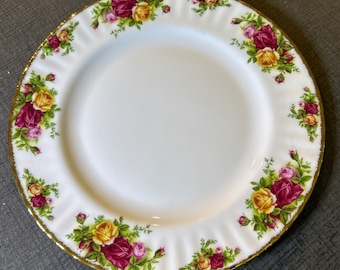 Royal Albert “Old Country Roses” 10 1/4 Inch Dinner Plate (1962)