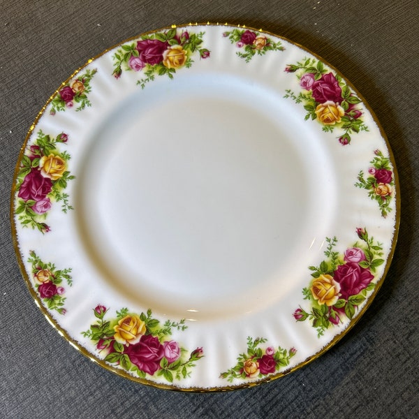 Royal Albert “Old Country Roses” 10 1/4 Inch Dinner Plate (1962)