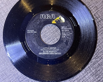 Disco de 45 rpm de Elvis Presley “Little Sister/Maries The Name” Excelente
