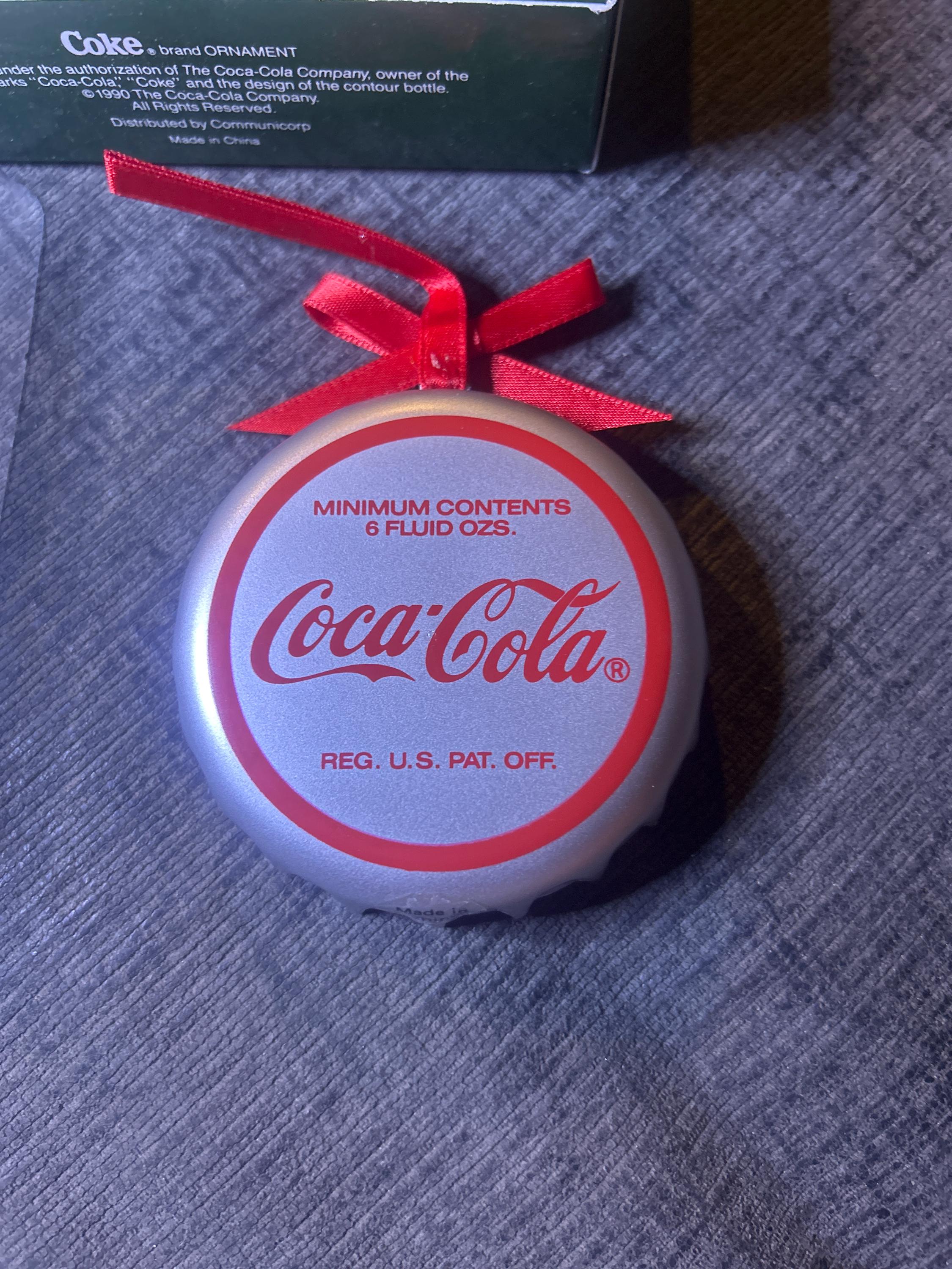 Coca-Cola ミニチュアボトルキャップ 1990年製ヒンジボックス Coca-Cola ミニチュアボトルキャップ 1990年製ヒンジボックス 【公式通販】
