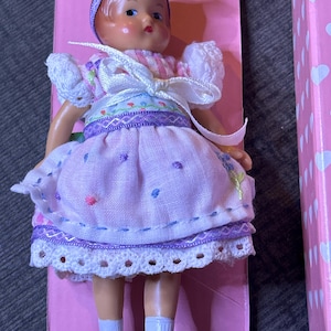 Muñeca Effanbee “Wee Patsy V753”, 5 pulgadas, en caja.