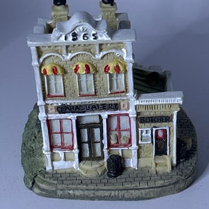 Liberty Falls “Clara’s Bakery” AH00 with box