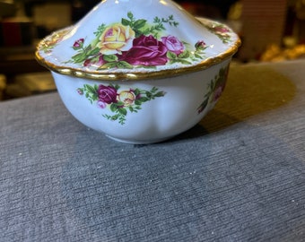 Royal Albert “Old Country Roses” Sugar Bowl (1962)