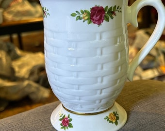 Royal Albert “Old Country Rose” Footed Coffee Mug (Weave-1962j 14 Ounces