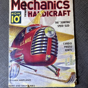 Op de afbeelding: Een vintage tijdschriftcover met een rood en geel futuristisch voertuig met ski's, getiteld "Mechanics and Handicraft". De cover bevat ook de tekst "NOW 10¢", "The "Jumping" Speed Sled", "Candid Photo Hints", "Strange Airplanes", en "Home and Shop Kinks".