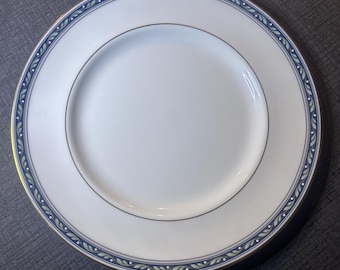 ロイヤルドルトンのシンプリシティ柄ディナープレート8枚セット