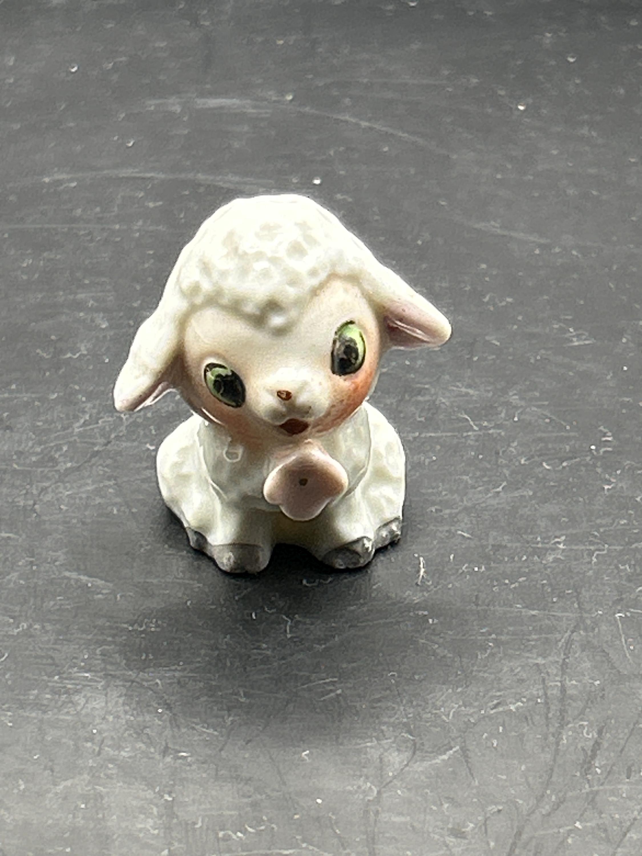 ヴィンテージ　アクインクム磁器製　羊飼いの置物　人形　ハンガリー民芸品 擬人化された羊の置物（日本）高さ1 1/2インチ、ピンクの花付き - Etsy