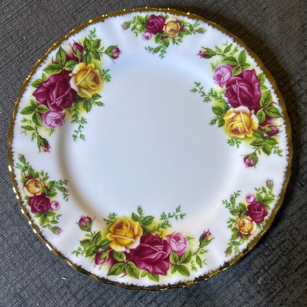 Royal Albert “Old Country Roses” 6 inch Bread Plate (1962)