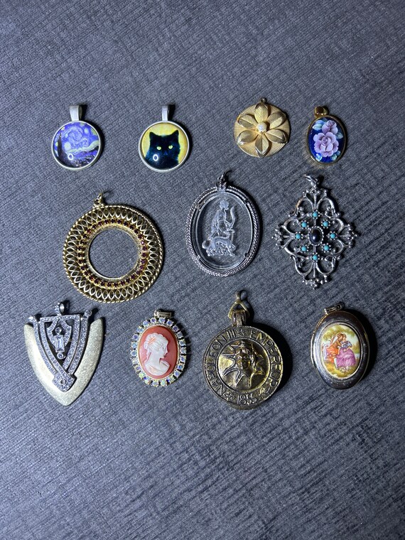 11 Vintage Pendants (Necklace Pendants)