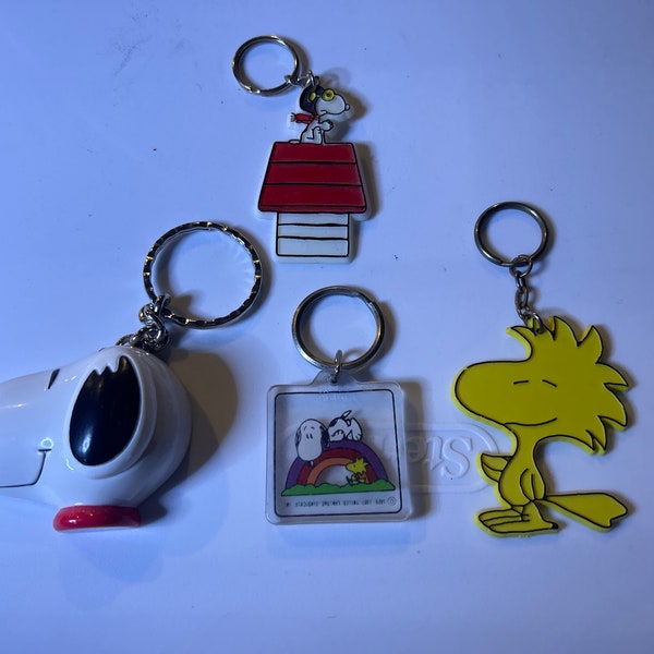 4 porte-clés Snoopy Peanuts en plastique (vintage)