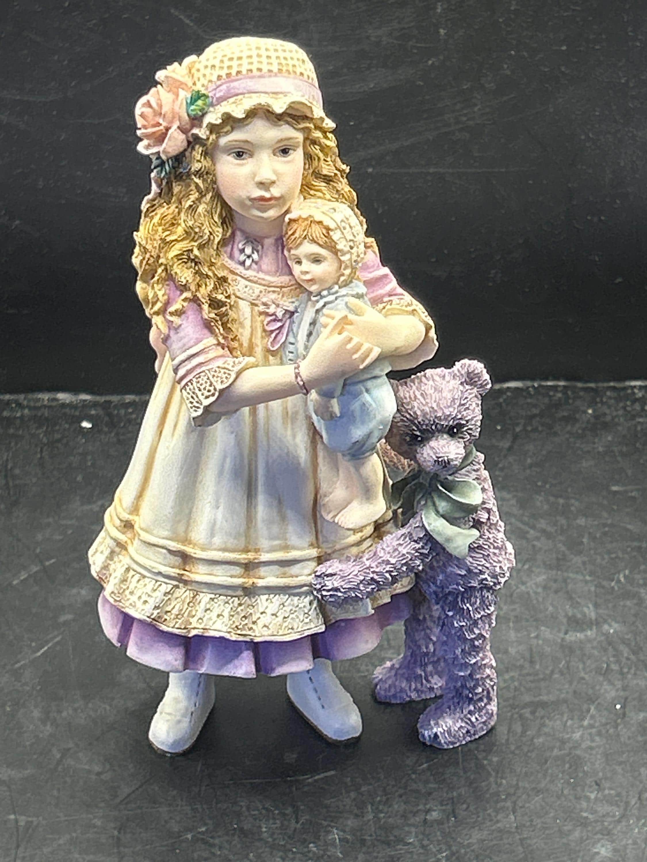 ジャン・ハガラ 少女と女の子の人形 ヴィンテージ ステンドグラス エミリー Jan Hagara Figurine - Etsy