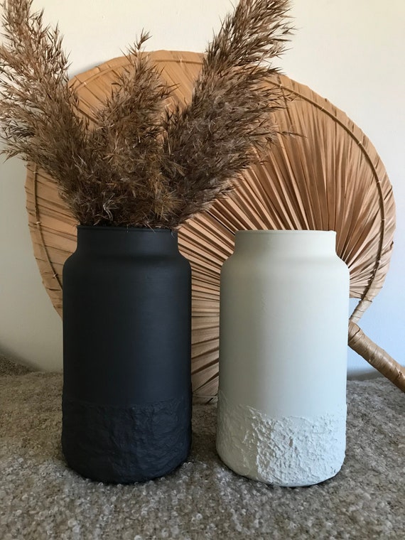 Hand Painted Textured Vase: Matt Black Neutral Boho Decor (H19cm)
