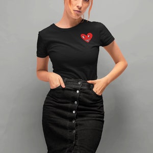 Keith Haring Smiling Heart t-shirt, New York City 1980s pop art T-shirt ,Haring's heart is a symbol of optimism love