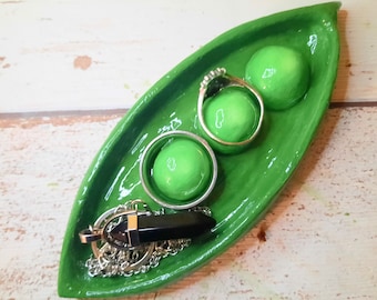 Pea pod Trinket dish, Handpainted three pea pod ring dish, Hand built trinket dish, Triplet gift, Gift under twenty pounds