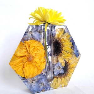 Floral Preservation Resin vase/Dried flowers in resin/Floral vase/Floral resin decor/Wedding preservation/Memorial work/Bespoke