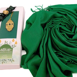 Personalized Custom Pashmina Scarf Elegant Wrap Gifts Favors for Guest in Bulk Ramadan Eid Hajj Umrah Wedding Baby Shower Party Favors Gifts
