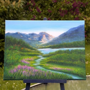 Berggemälde Alaska Landschaft Nationalpark Kunstwerk, Bergsee und Wildblumenwiese Original Ölgemälde 12 x 16 auf Leinwand Bild 1