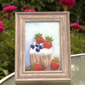Pintura de comida, cupcake con frutas, pastel enmarcado, pintura al óleo, pequeña obra de arte de 7 x 5 pulgadas