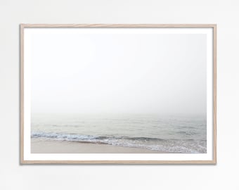 Mistige zee print, foto mistig oceaan strand, minimalistische kust kunst aan de muur, mistig zeegezicht strand decor, oceaan fotografie, pastel strand kunst aan de muur