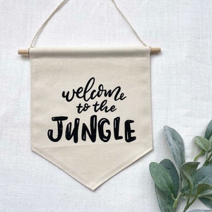 Banner de lona Bienvenido a la Jungla / Decoración de guardería de safari neutral / Decoración de pared de jungla / Banderín de bandera para colgar en la pared