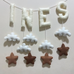Banderín personalizado con nubes y estrellas: decoración de pared para habitación infantil, letrero con nombre de bebé, guirnalda para habitación infantil, letras de fieltro hechas a mano.
