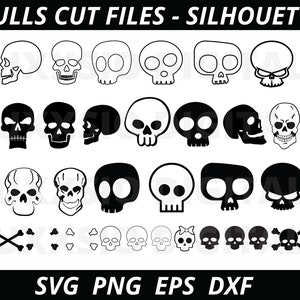 Op de afbeelding: Een verzameling zwart-wit schedelontwerpen in verschillende stijlen. De afbeelding bevat omtrek- en effen schedelillustraties, sommige met unieke kenmerken zoals harten of sterren. De tekst bovenaan luidt "SKULLS CUT FILES - SILHOUETTES". De tekst onderaan geeft bestandsformaten aan: SVG PNG EPS DXF.
