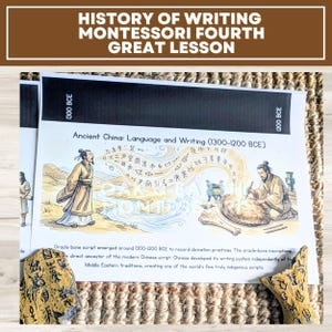 Peut inclure: Une ressource pédagogique Montessori intitulée "Histoire de l'écriture" présente une leçon sur la Chine ancienne. L'illustration représente l'écriture et les personnages chinois anciens. Le texte comprend "1300 BCE" et "1200 BCE".