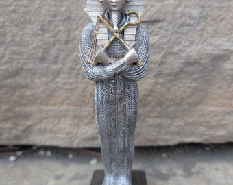 Egyptian Pharo and queen statues