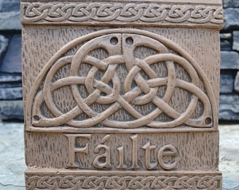 Failte Celtic knot Welcome wall plaque 9.5"